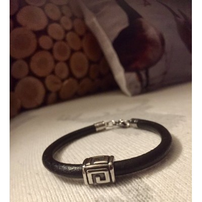Bracelet homme ou mixte, cuir noir simple avec bille carrée